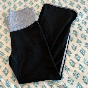 aerie Black flare yoga workout pants with fold over Waistband and blue Trim